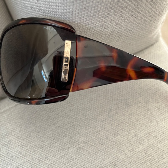 Vintage tortoise shell Ralph Lauren sunglasses with original case - Picture 3 of 4